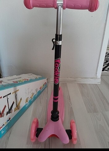 Rookie Pembe Scooter
