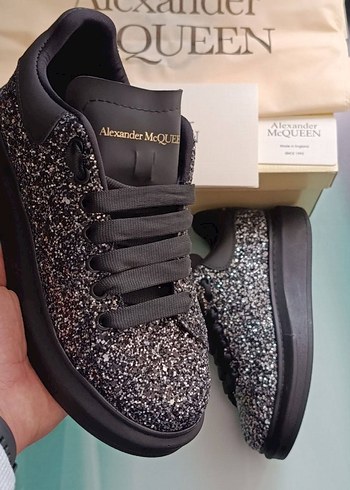Alexander McQueen Kadın Siyah Simli Platform Spor Ayakkabı