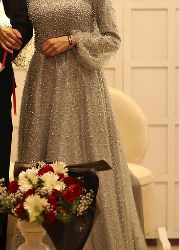 Uzun Kollu İşlemeli Gri Abiye Elbise - Görsel 2