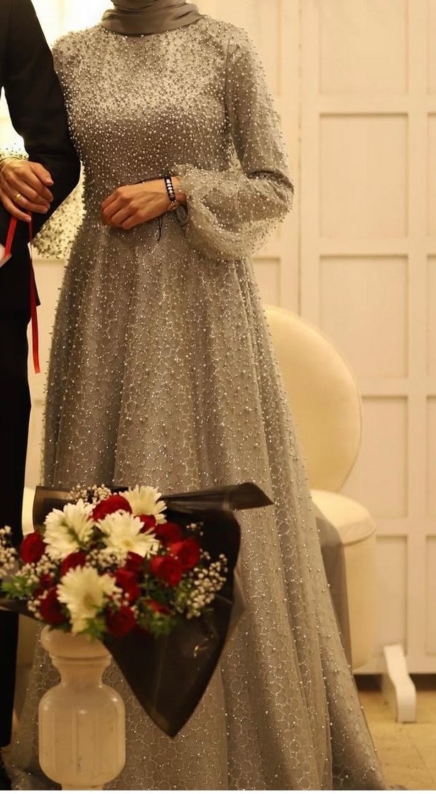 Uzun Kollu İşlemeli Gri Abiye Elbise - Görsel 2