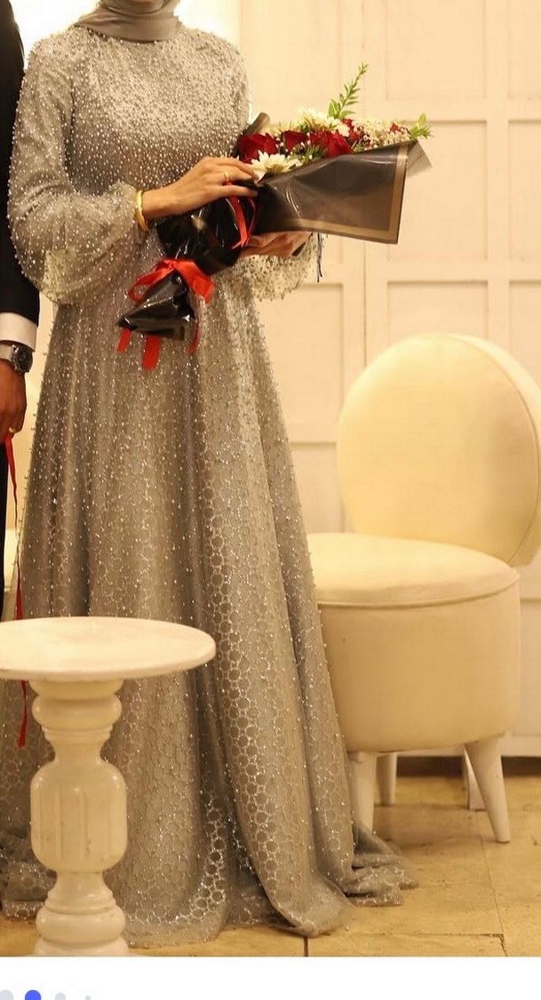 Uzun Kollu İşlemeli Gri Abiye Elbise - Görsel 3