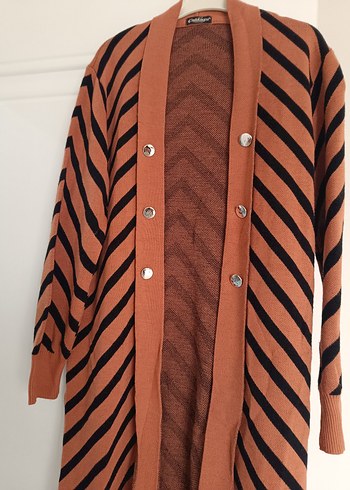 Düğmeli Uzun Kahverengi Çizgili Hırka - Görsel 3