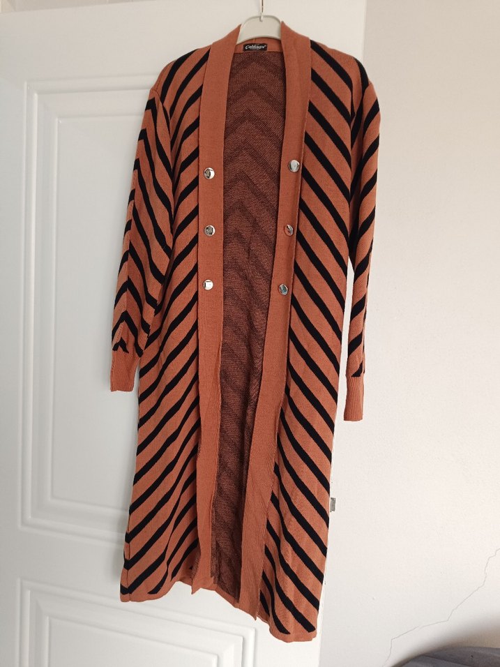 Düğmeli Uzun Kahverengi Çizgili Hırka - Görsel 2