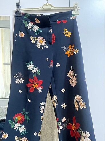 Zara Zara çiçekli pantolon