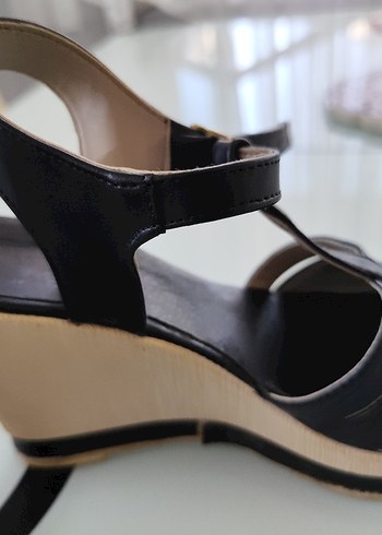 Kadın Siyah Dolgu Topuklu Sandalet - Görsel 3