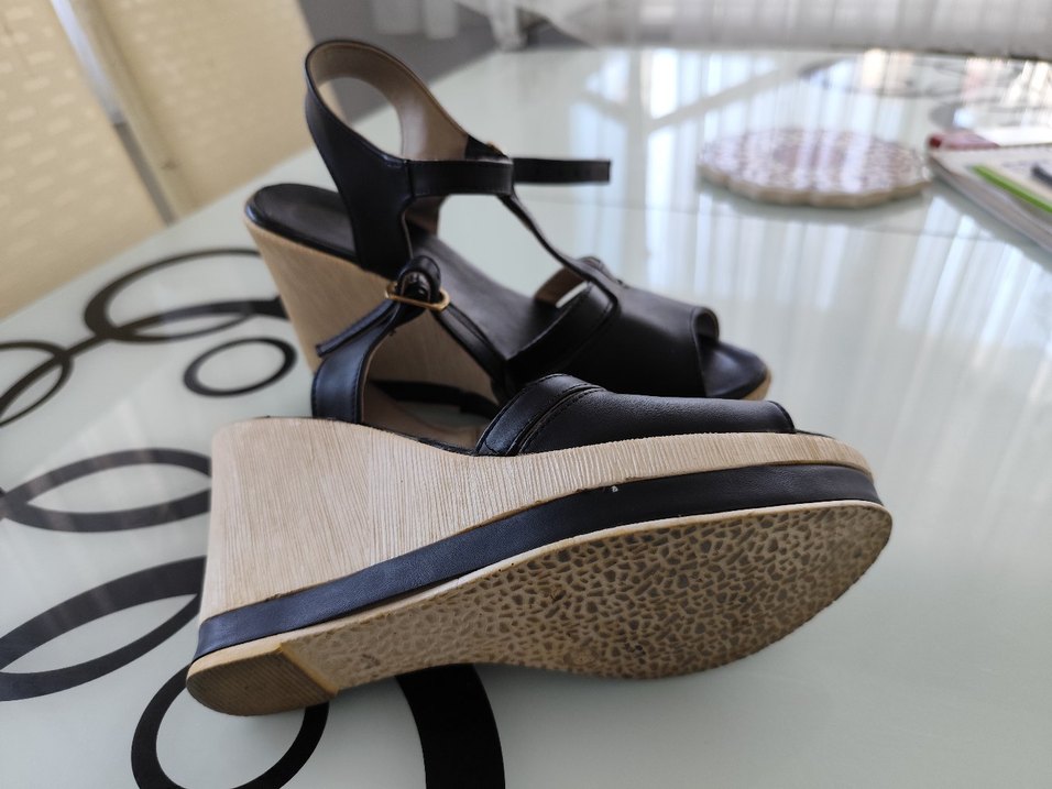 Kadın Siyah Dolgu Topuklu Sandalet - Görsel 4