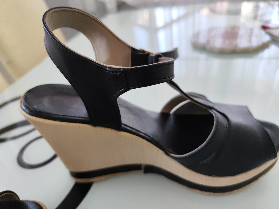 Kadın Siyah Dolgu Topuklu Sandalet - Görsel 3