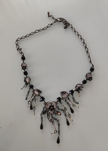 Uzun Zincir Detaylı Gotik Nakışlı Kadın Kolye - Görsel 2