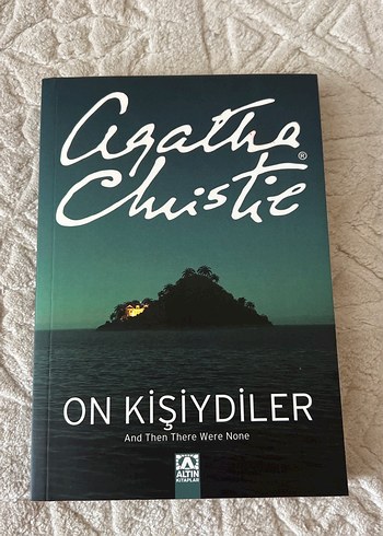 Agatha Christie - On Kişiydiler Romanı