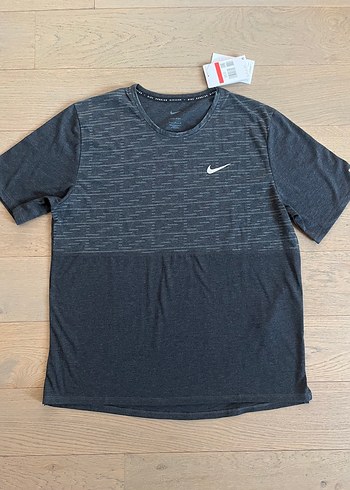 Nike Gri Kısa Kollu Erkek Tişört