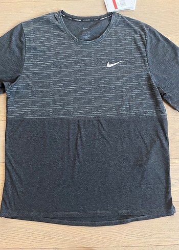 l Beden Nike Gri Kısa Kollu Erkek Tişört