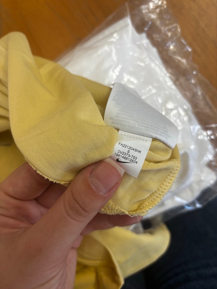 Nike Sarı Kadın Kısa Kollu Basic Tişört - Görsel 4