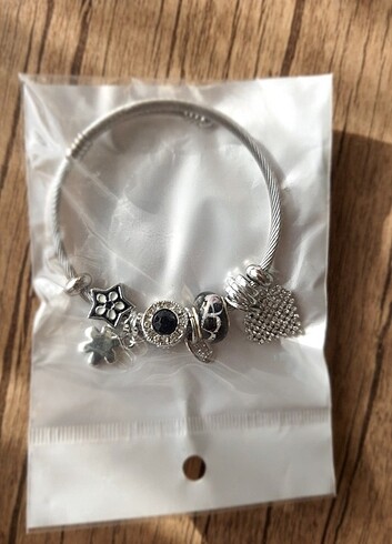 Charm bileklik