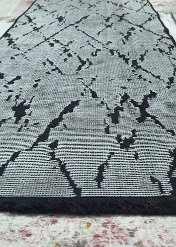 Grili siyahlı şönil halı - Görsel 3