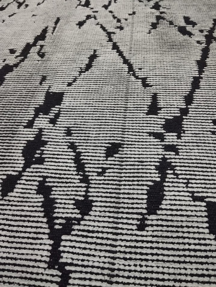 Grili siyahlı şönil halı - Görsel 4