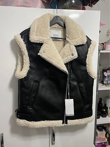 BERSHKA YELEK