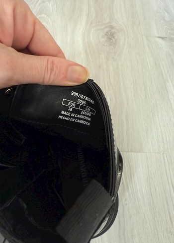 Stradivarius Siyah Parlak Rugan Bağcıklı Stiletto Bot