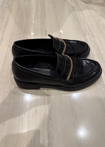 Zara Zincir Detaylı Siyah Rugan Kadın Loafer