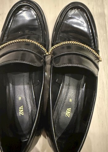 38 Beden Zincir Detaylı Siyah Rugan Kadın Loafer