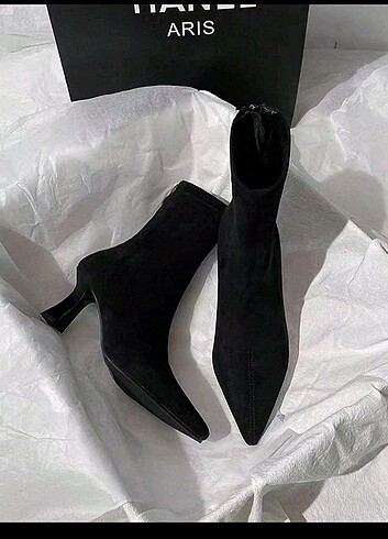 Zara Kadın Siyah Süet Sivri Uçlu Topuklu Ayakkabı Bot