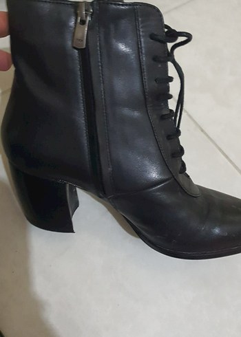 Derimod Siyah Deri Bağcıklı Stiletto Topuklu Bot