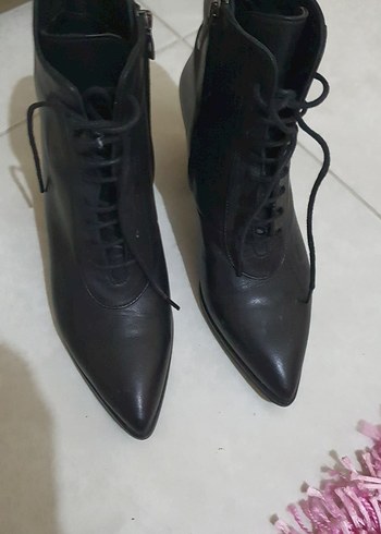 37 Beden Siyah Deri Bağcıklı Stiletto Topuklu Bot