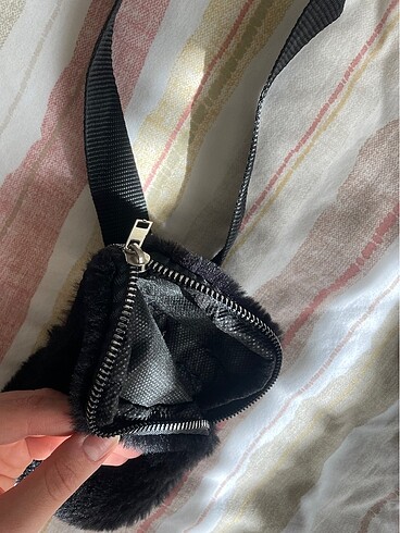 Bershka pelus telefon cantasi