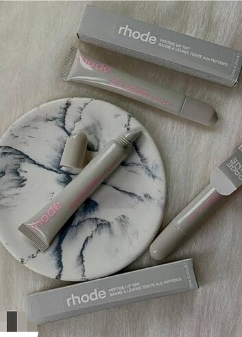 Rhode skin tint page vıne 1 adet ruj lip TİNT