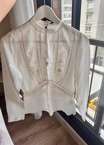 Dantel Detaylı İşlemeli Beyaz Şık Uzun Kollu Bluz - Görsel 4