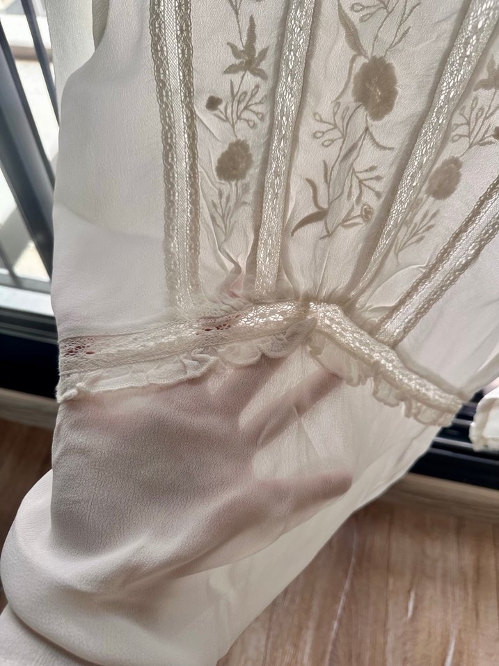 Dantel Detaylı İşlemeli Beyaz Şık Uzun Kollu Bluz - Görsel 3