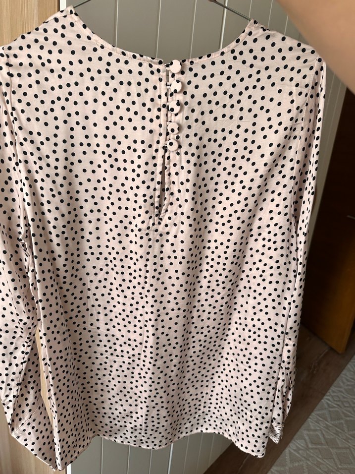 MNG Pudra Puanlı V Yaka Düğmeli Bluz - Görsel 3