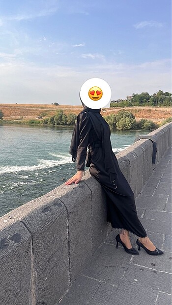 Siyah uzun saten elbise