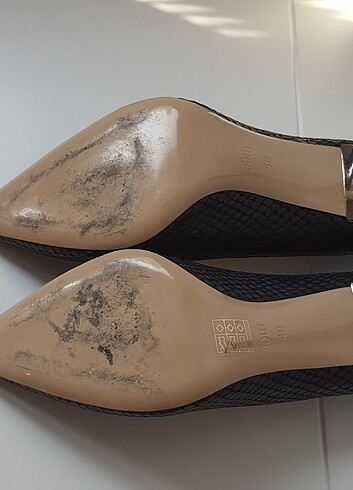İnci ve gold detaylı stiletto 