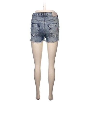 38 Beden Bershka Mini Şort %70 İndirimli.