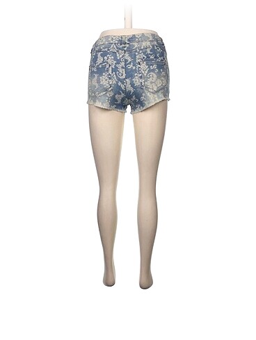 40 Beden Bershka Mini Şort %70 İndirimli.