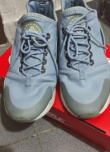 Temiz Nike spor ayakkabısı