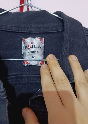 46 Beden siyah Uzun kot 46 bedendir ama dar kalıptır 42 44 bedenlere olur