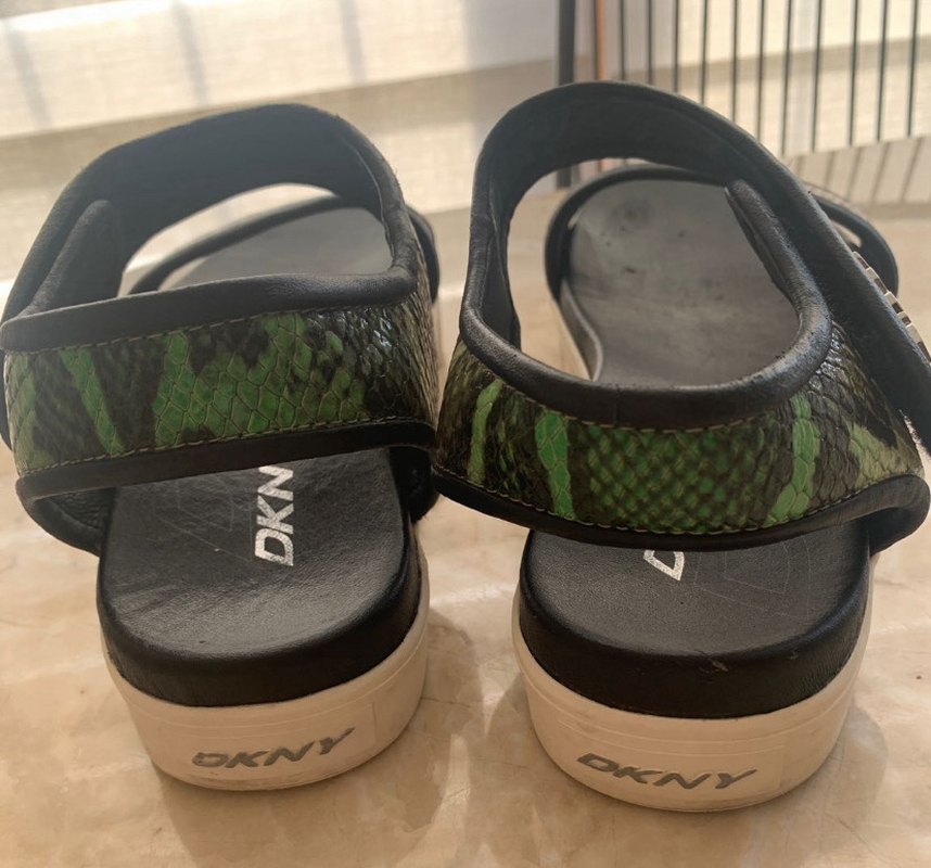 DKNY Kadın Yılan Desenli Platform Sandalet - Görsel 3