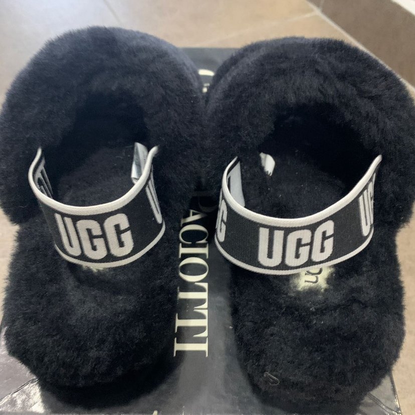 Siyah Yünlü Kadın 
Terliği - Görsel 2