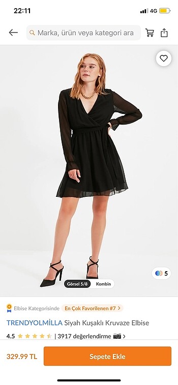 Siyah kuşaklı elbise