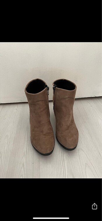 Zara Topuklu bot