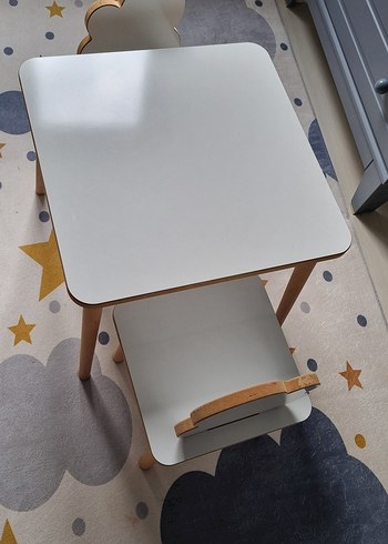 Beyaz Yaz-Sil Yüzey Çocuk Masası ve 2 Sandalye