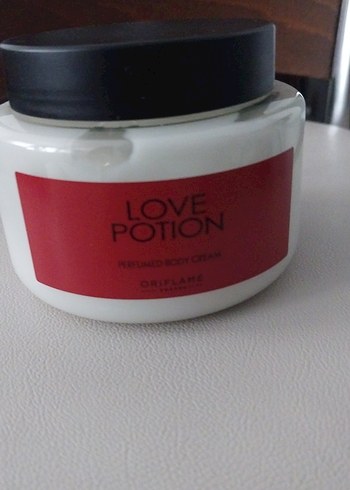 Oriflame Love Potion sensual ruby Vücut Kremi - Görsel 2