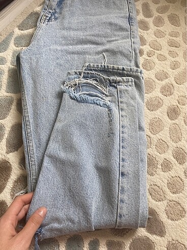 26 Beden lacivert Renk yırtık detay mom jean