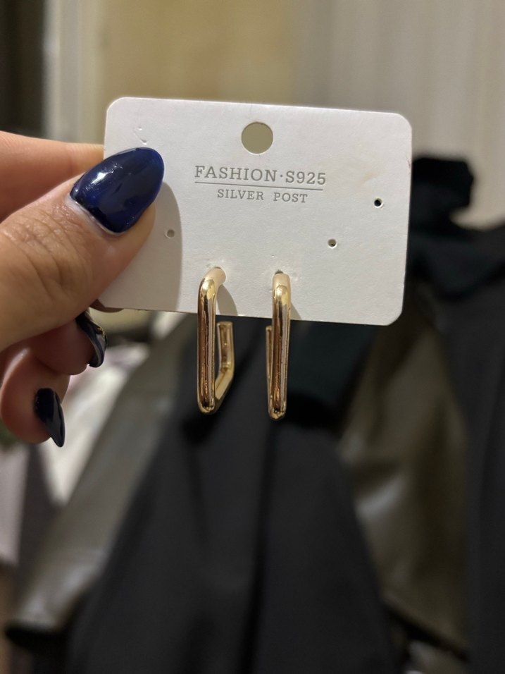 Gold Renkli Minimalist Midi Küpe - Görsel 3