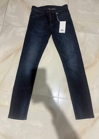 Lacoste Koyu Lacivert Dar Kesim Denim Jean