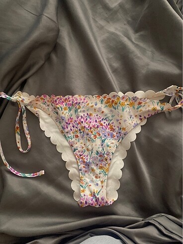 oysho cicekli bikini alti