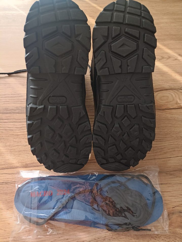 Makro Erkek Bot - Görsel 3