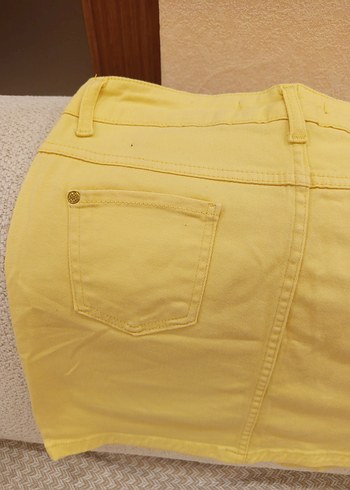 Düğmeli Sarı midi şort - Görsel 6