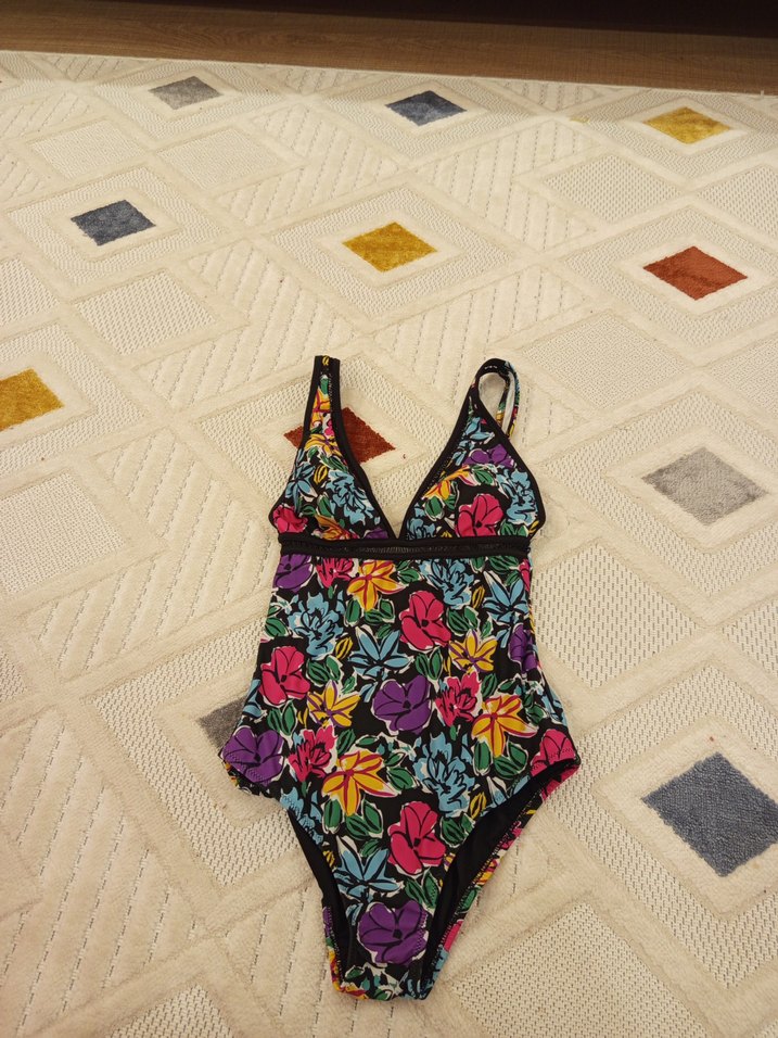 Çiçek Desenli Kadın Mayo - Görsel 2